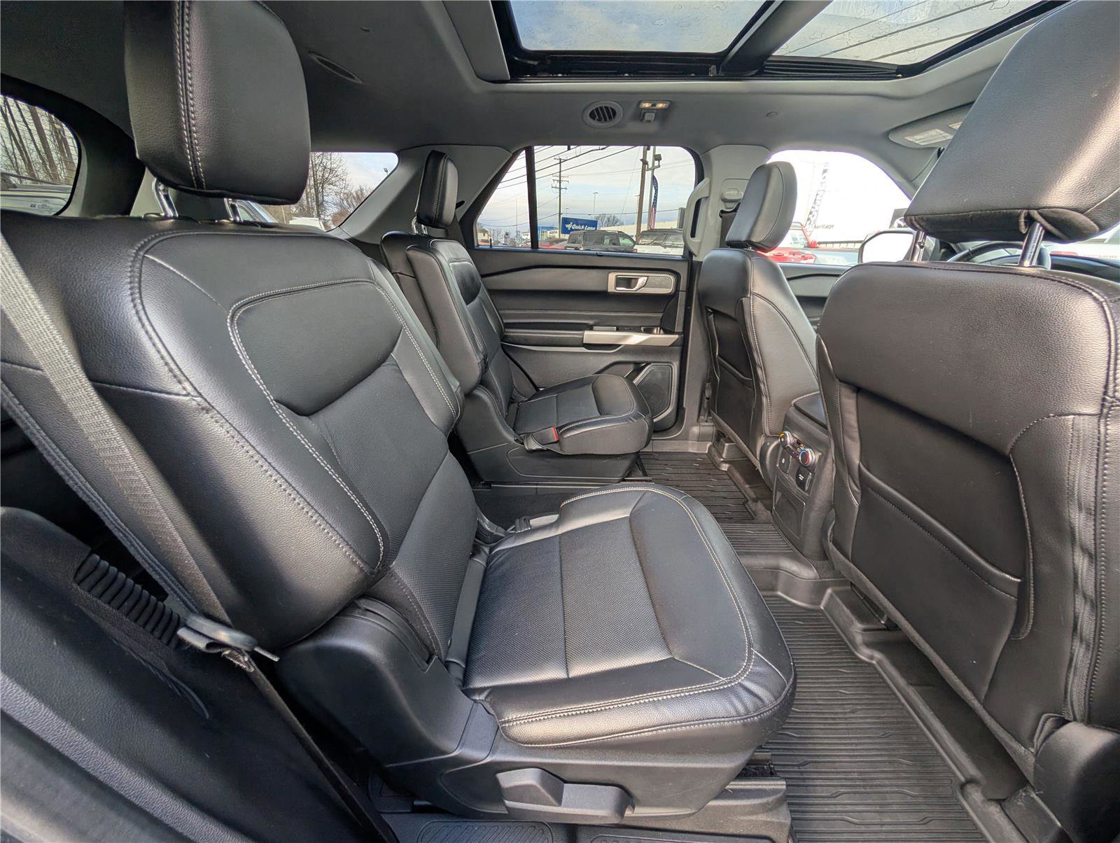 Certified 2022 Ford Explorer Limited w/ Hybrid Equipment Group 310A image 12