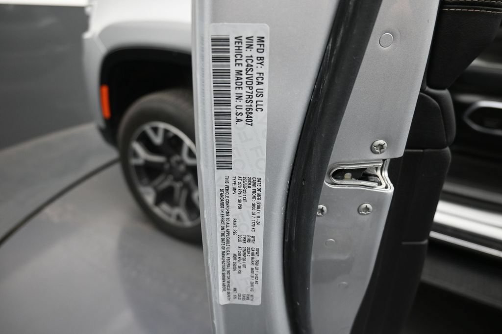 Used 2024 Jeep Wagoneer Series III AWD/4WD image 19