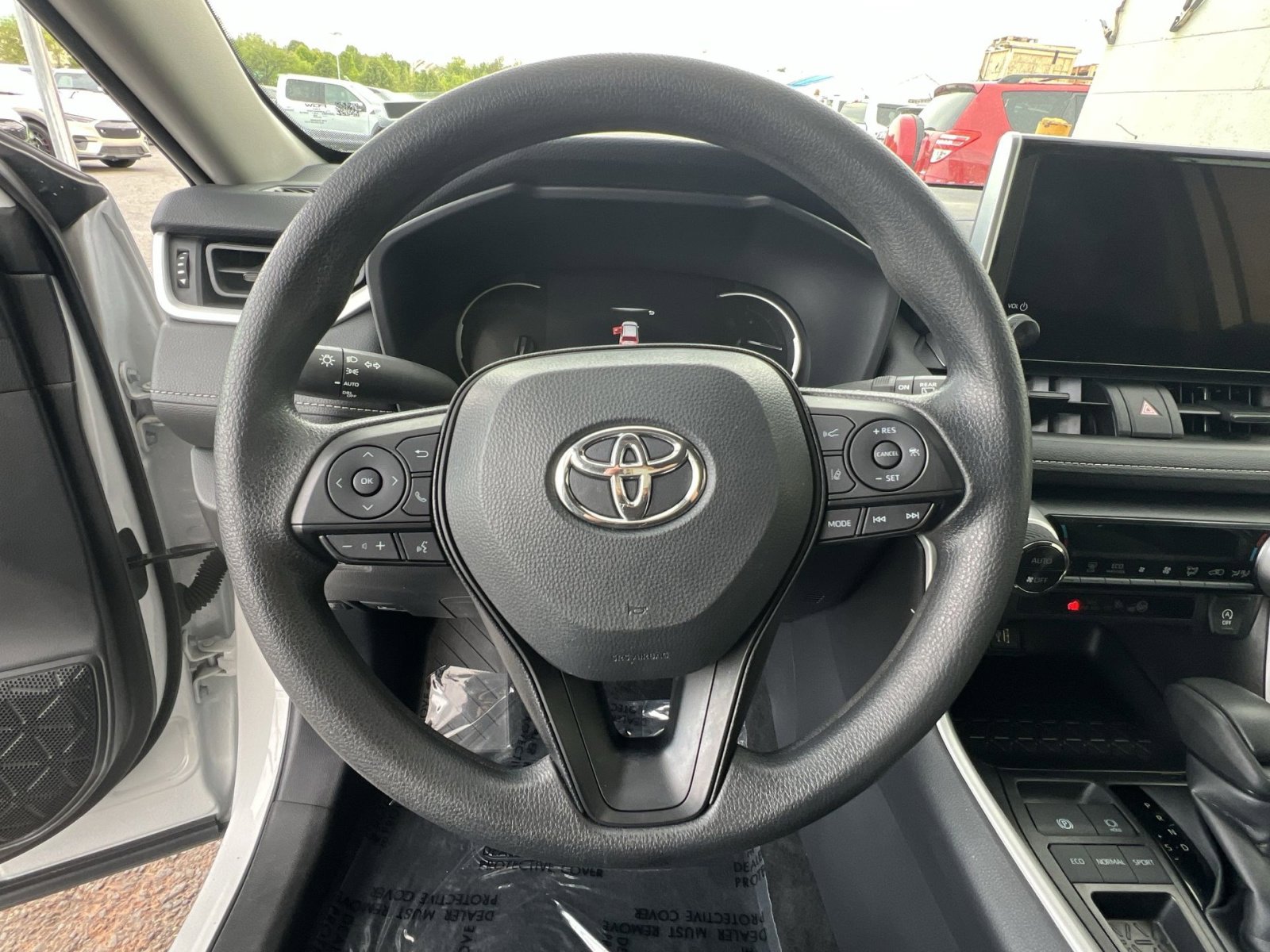 Used 2025 Toyota RAV4 XLE FWD image 24