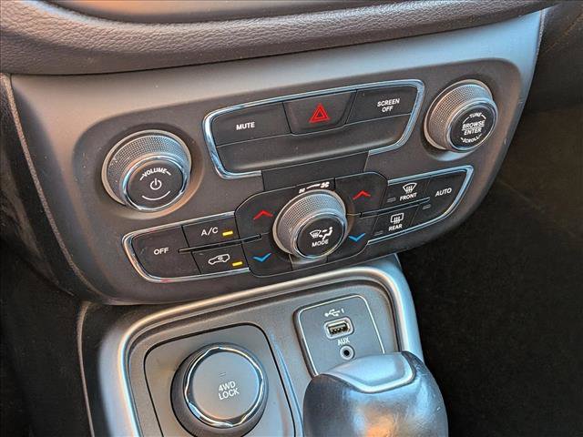 Used 2020 Jeep Compass Latitude w/ Cold Weather Group AWD/4WD image 16