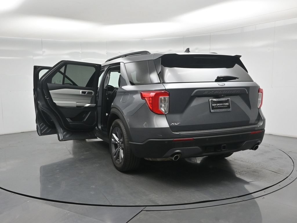 Certified 2021 Ford Explorer XLT w/ Equipment Group 202A RWD image 33