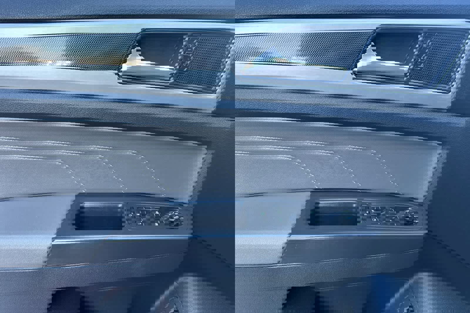 Used 2022 Volkswagen Atlas Cross Sport SEL R-Line image 12