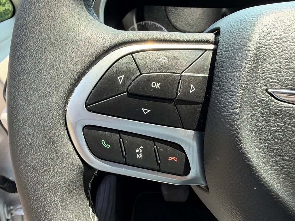 Used 2024 Chrysler Pacifica Touring-L FWD image 11