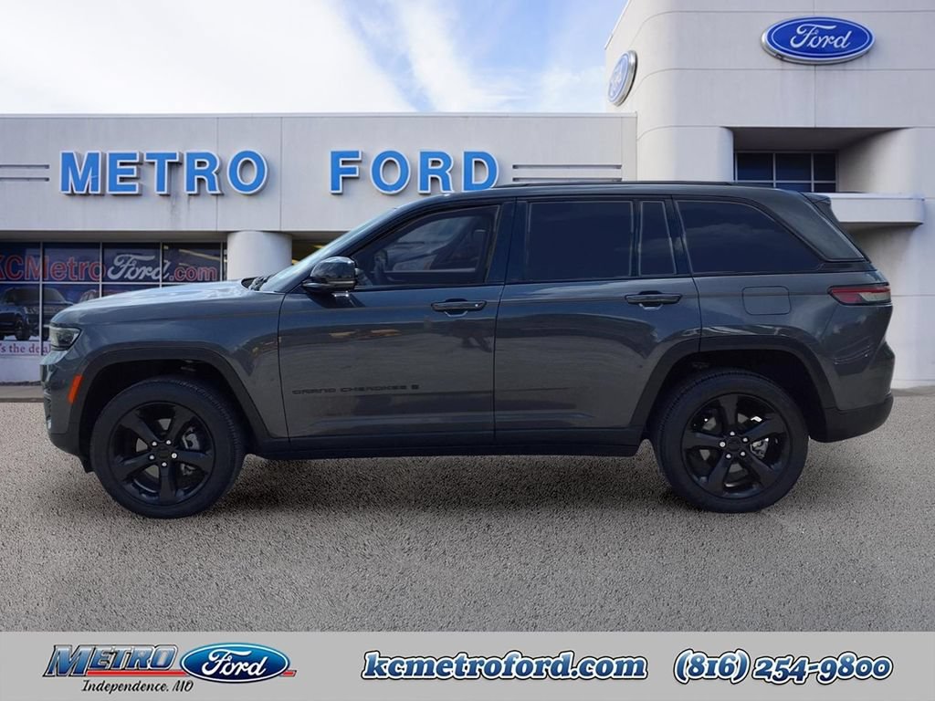 Used 2023 Jeep Grand Cherokee Altitude AWD/4WD image 6