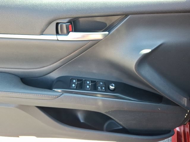 Used 2018 Toyota Camry XLE FWD image 12