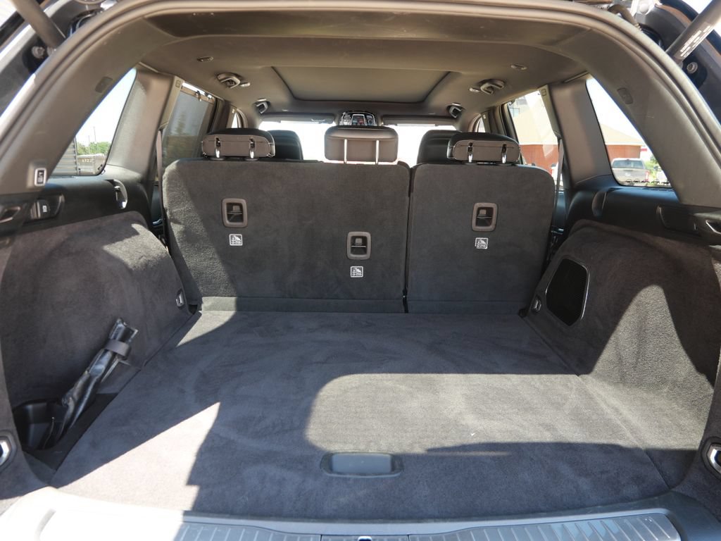 Used 2023 Jeep Grand Cherokee Overland w/ Luxury Tech Group IV AWD/4WD image 18
