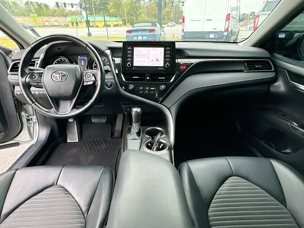 Used 2021 Toyota Camry SE w/ Convenience Package image 7