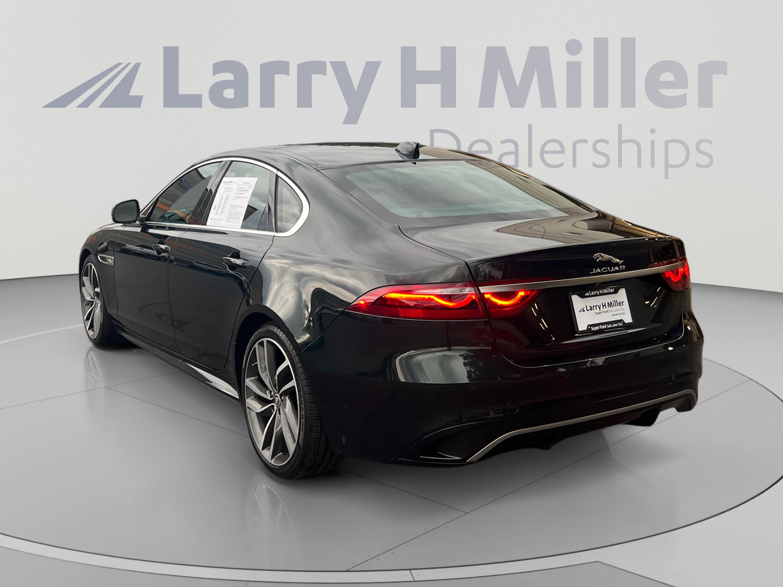 Used 2024 Jaguar XF R-Dynamic SE AWD/4WD image 3