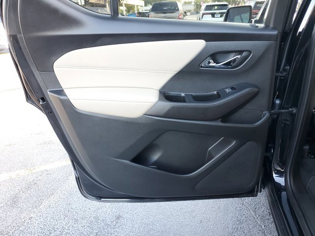 Used 2023 Chevrolet Traverse LS image 11