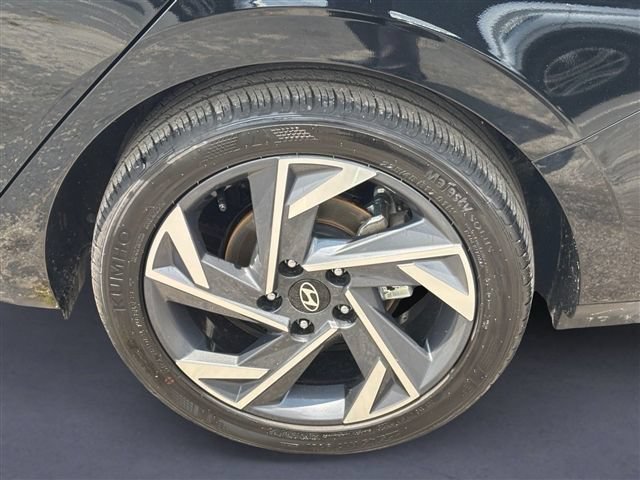 Used 2025 Hyundai Elantra Sport FWD image 13