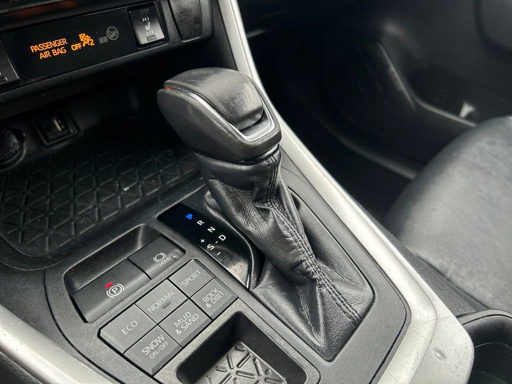 Used 2019 Toyota RAV4 XLE Premium w/ Cold Weather Package AWD/4WD image 31