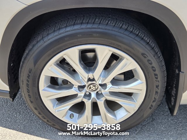 Used 2023 Toyota Highlander Limited FWD image 17