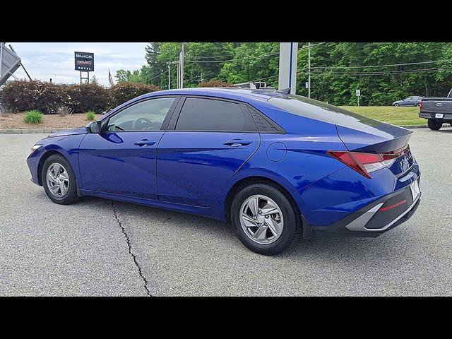 Used 2024 Hyundai Elantra SE FWD image 6