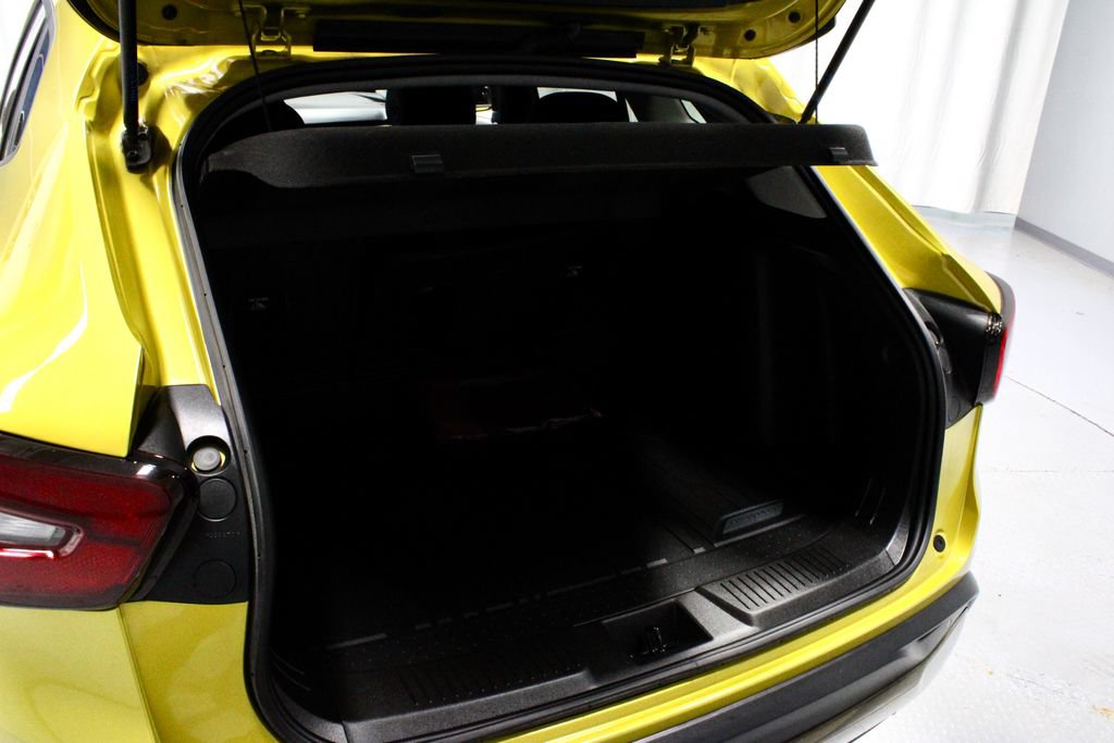 Used 2025 Chevrolet Trax ACTIV w/ Sunroof Package FWD image 12