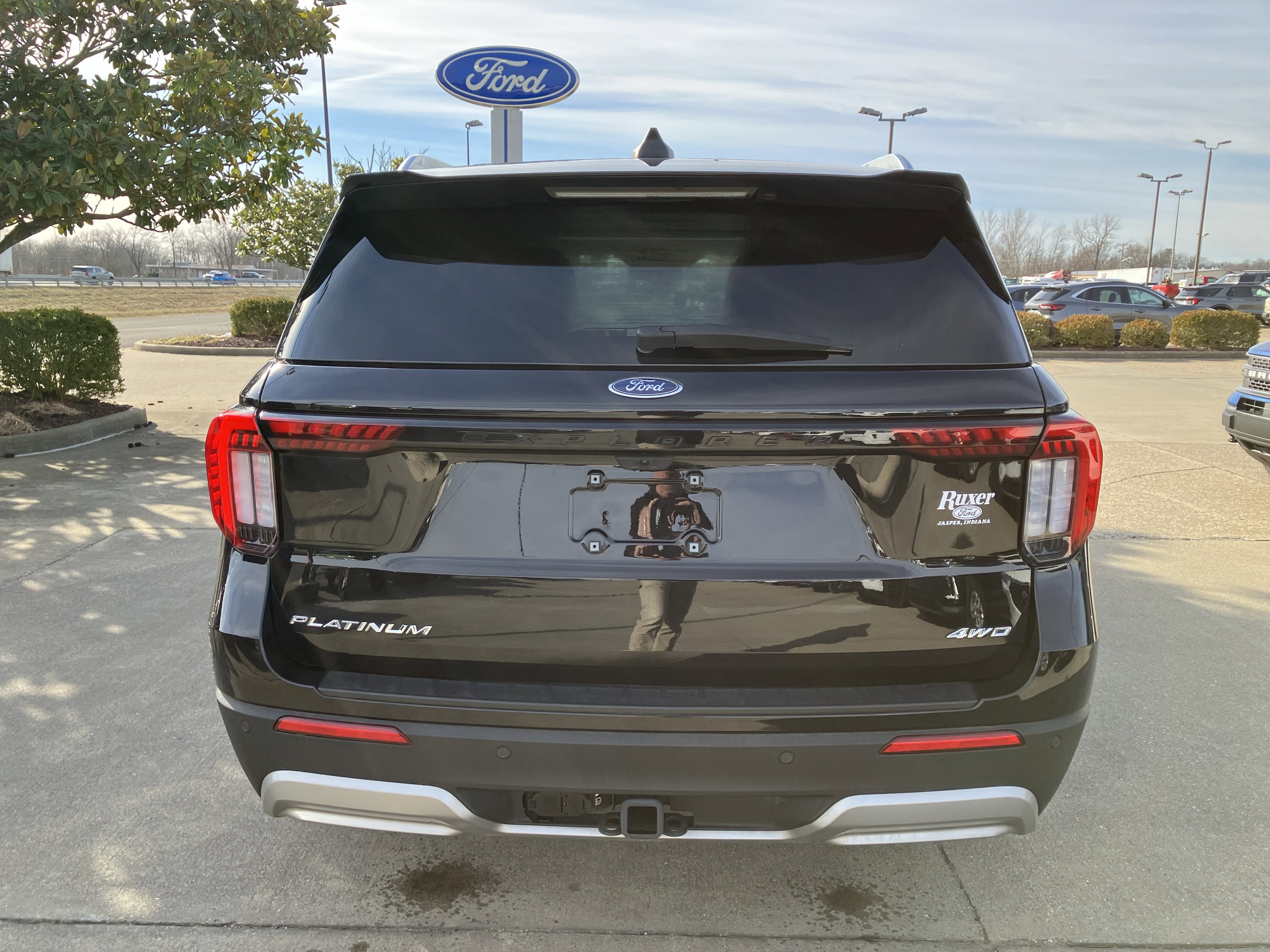 Certified 2025 Ford Explorer Platinum w/ LUX Leather Package image 4