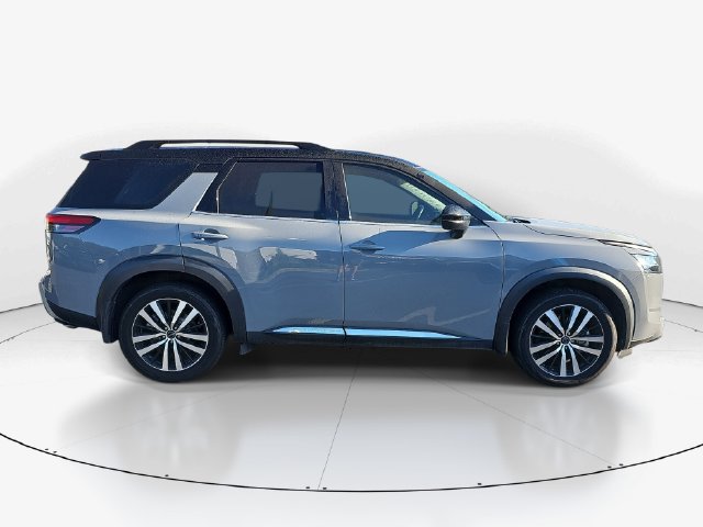 Used 2024 Nissan Pathfinder Platinum FWD image 2