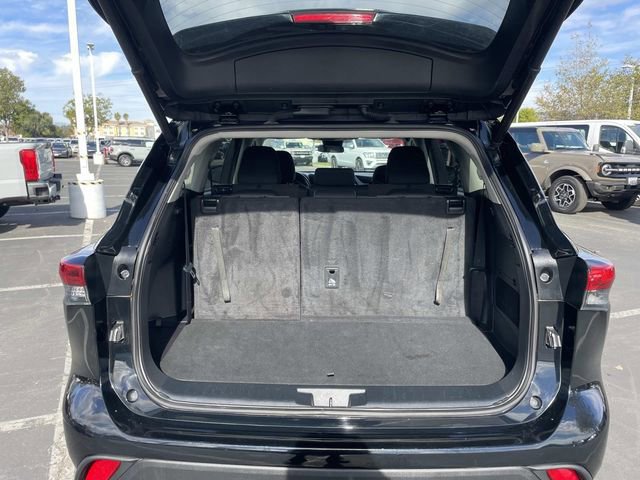 Used 2023 Toyota Highlander LE image 32