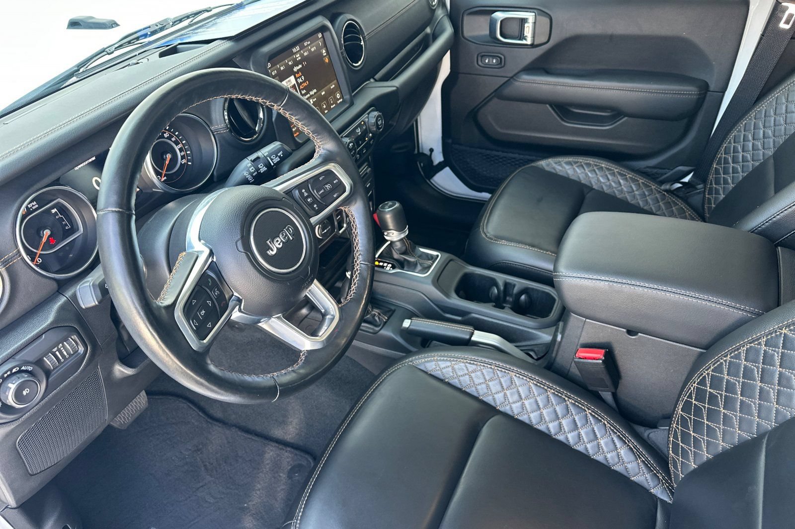 Used 2022 Jeep Wrangler Unlimited Sahara AWD/4WD image 9