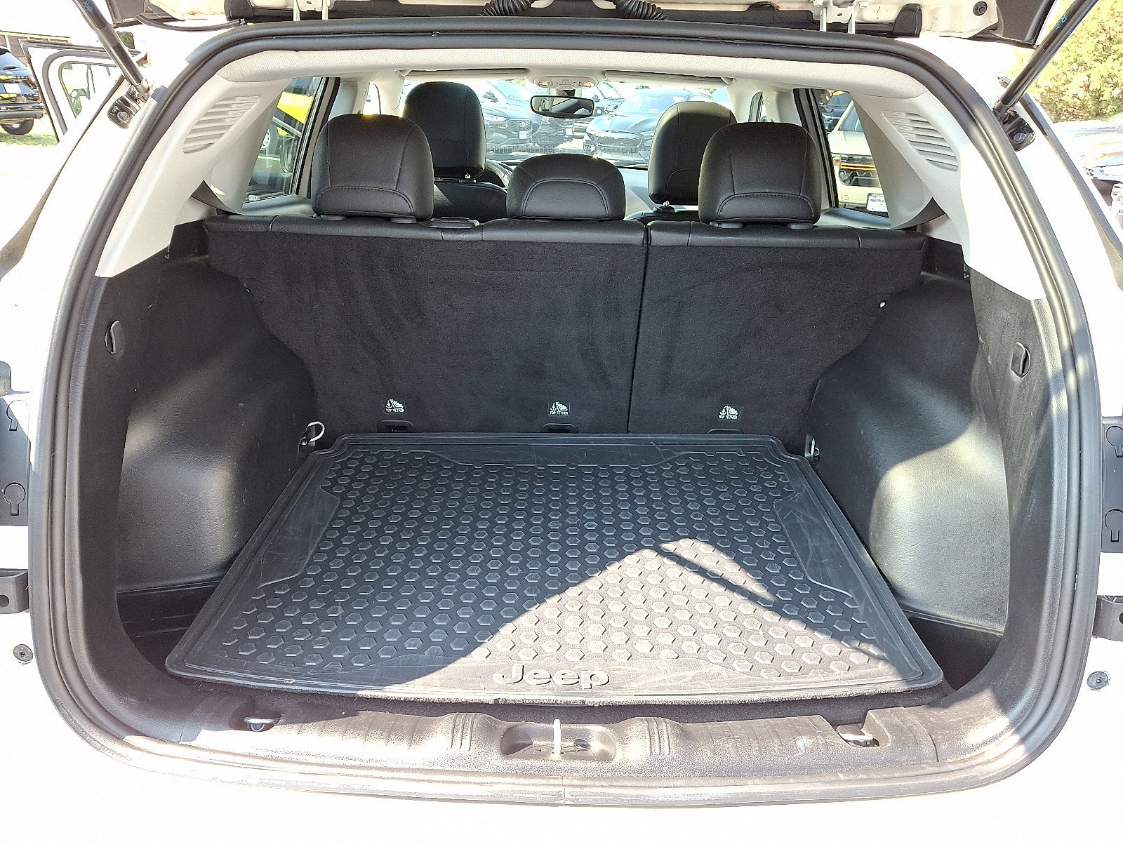 Used 2020 Jeep Compass Latitude w/ Popular Equipment Group image 29