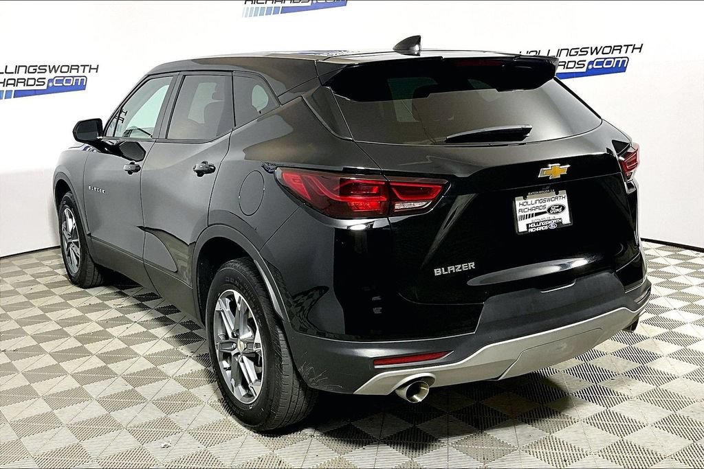 Used 2025 Chevrolet Blazer LT FWD image 8