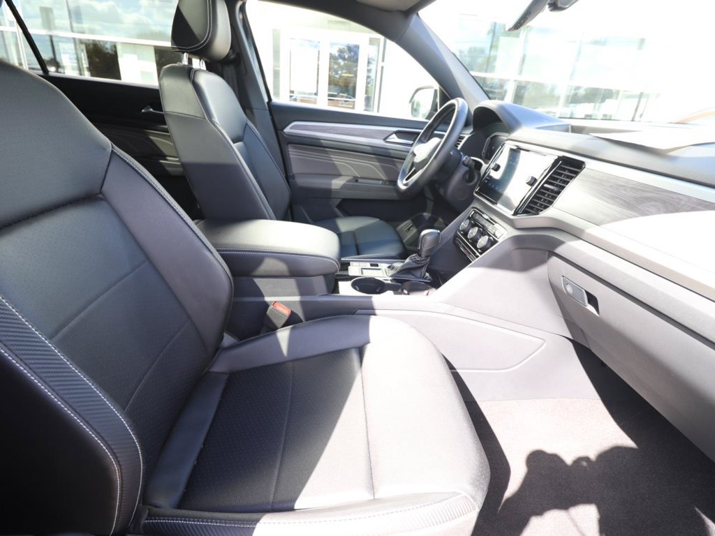 Used 2023 Volkswagen Atlas Cross Sport SE w/ Panoramic Sunroof Package FWD image 17