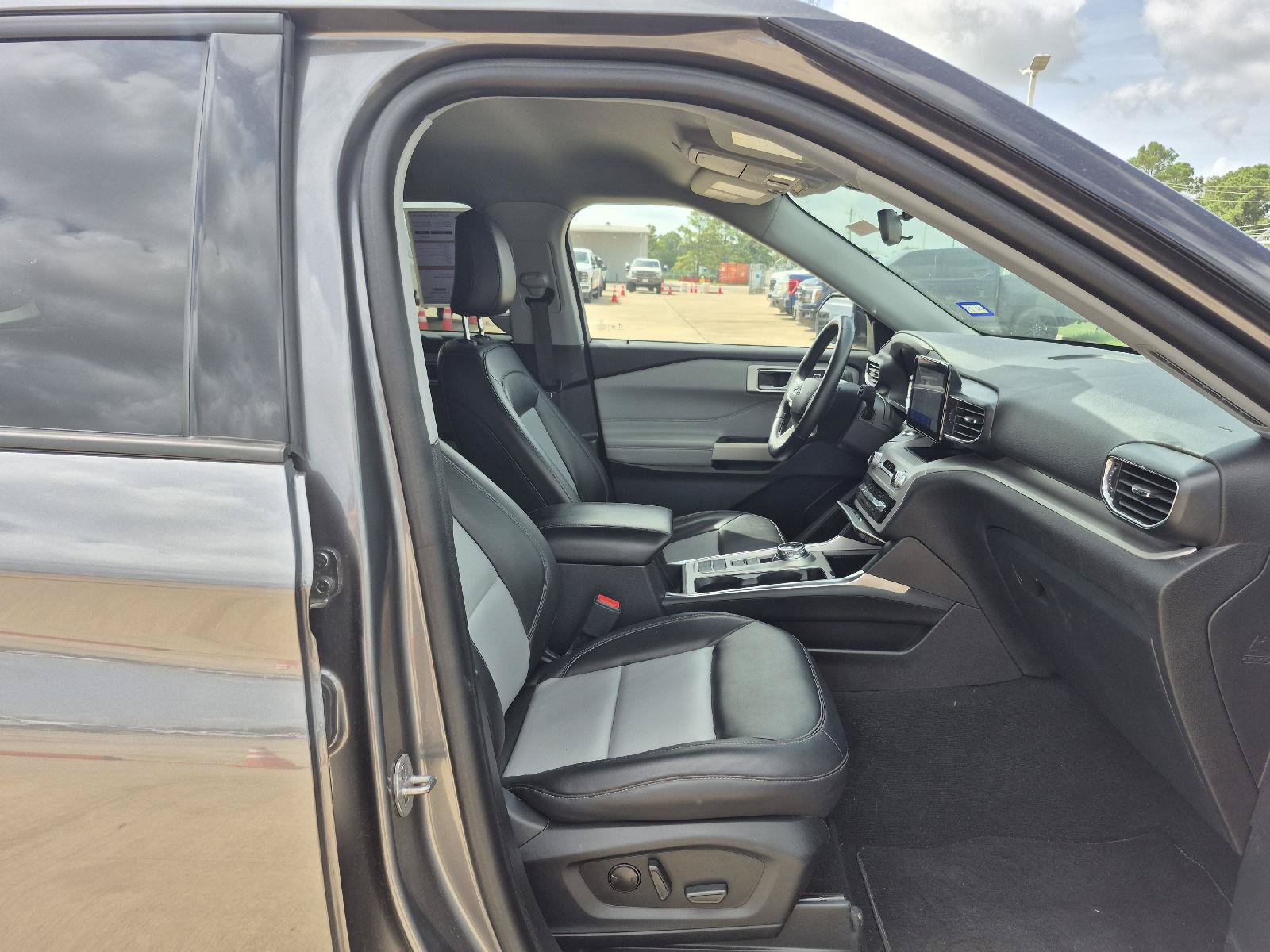Certified 2023 Ford Explorer XLT w/ Equipment Group 202A RWD image 10