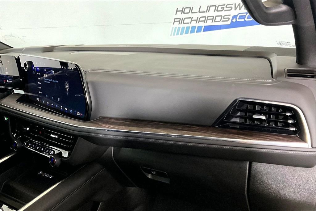 Used 2025 Chevrolet Suburban Z71 image 12