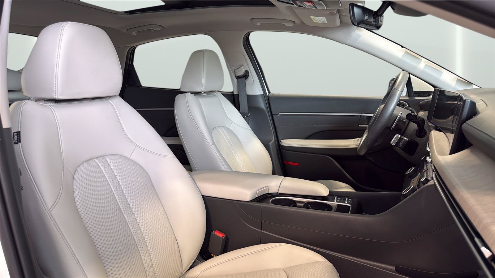 Used 2025 Hyundai Sonata Limited FWD image 15