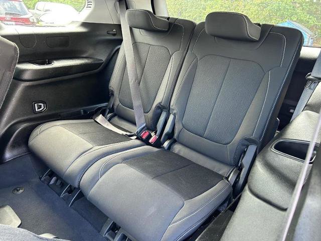 Used 2023 Jeep Grand Cherokee L Laredo image 9