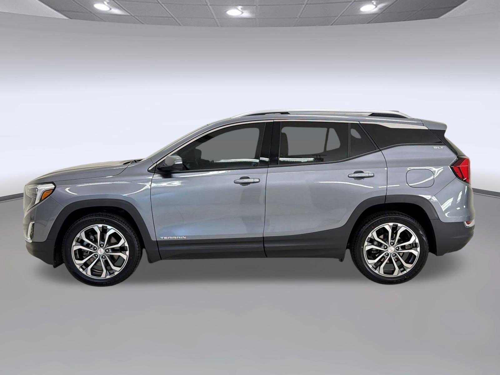 Used 2020 GMC Terrain SLT w/ Preferred Package FWD image 2