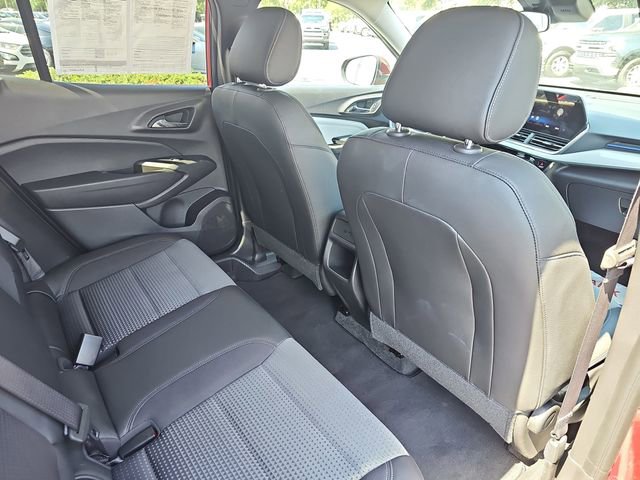 Used 2025 Chevrolet Trax LT w/ LT Convenience Package FWD image 24