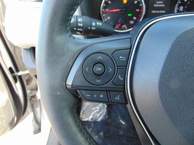Used 2022 Toyota RAV4 XLE Premium AWD/4WD image 17