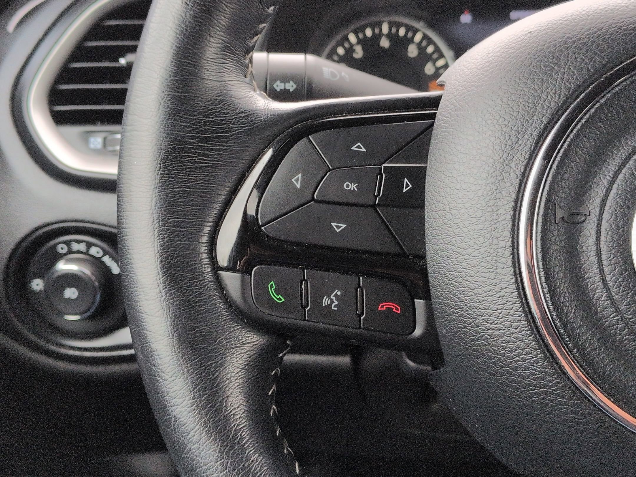 Used 2021 Jeep Renegade Latitude w/ Luxury Group II AWD/4WD image 18