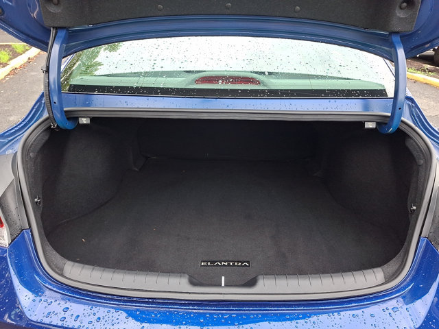 Used 2023 Hyundai Elantra SEL FWD image 34