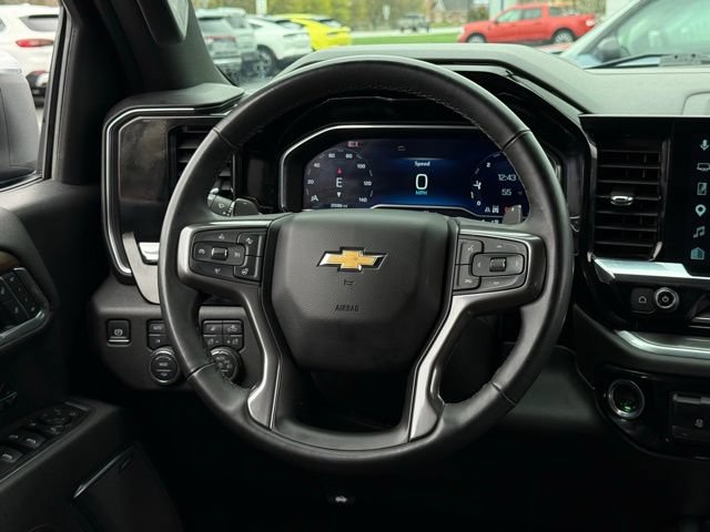 Used 2025 Chevrolet Silverado 1500 High Country AWD/4WD image 9