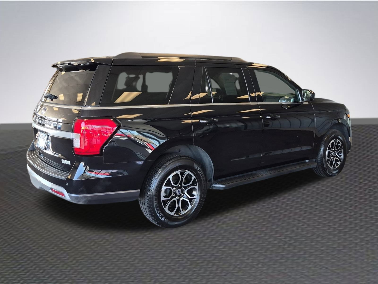 Certified 2024 Ford Expedition XLT image 4