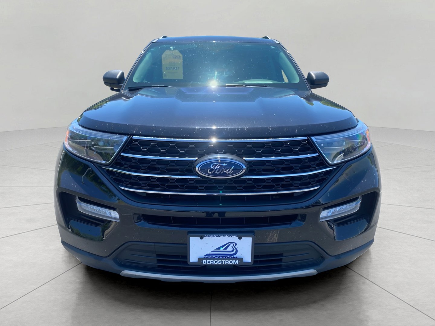 Certified 2024 Ford Explorer XLT w/ Equipment Group 202A AWD/4WD image 8
