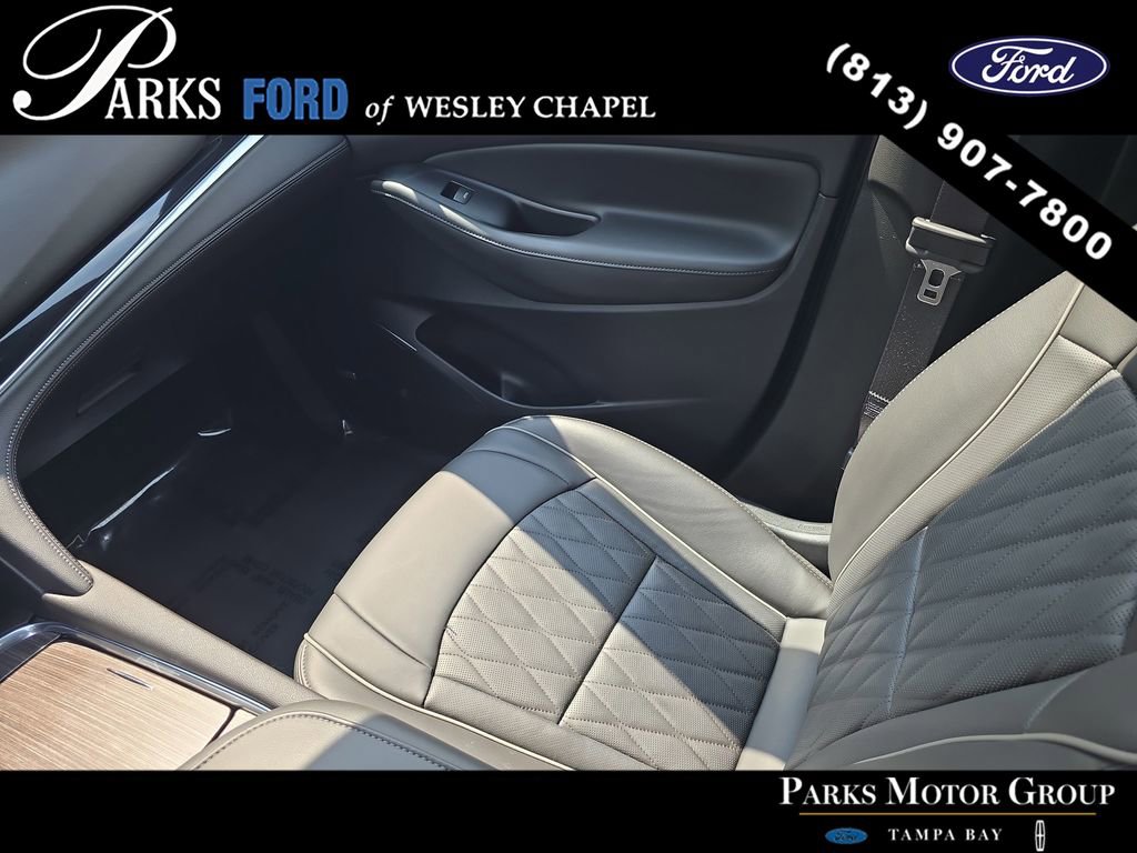 Used 2023 Buick Enclave Avenir w/ Avenir Technology Package AWD/4WD image 14