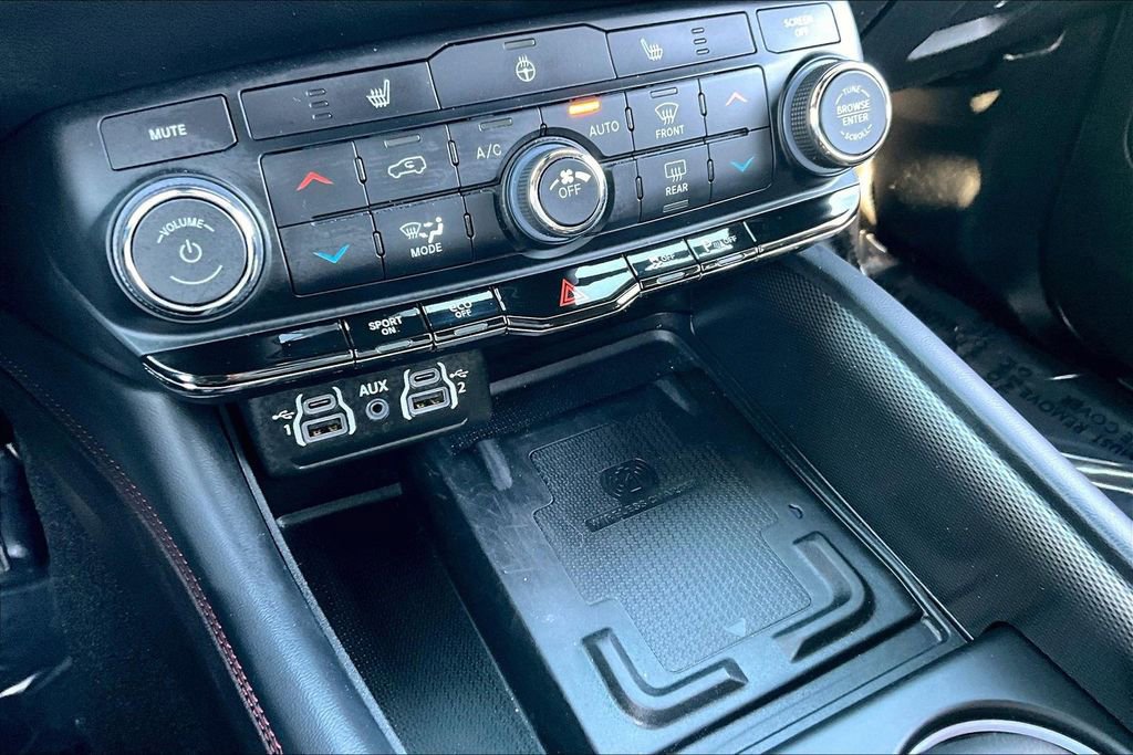 Used 2024 Dodge Durango R/T w/ Blacktop Package AWD/4WD image 33