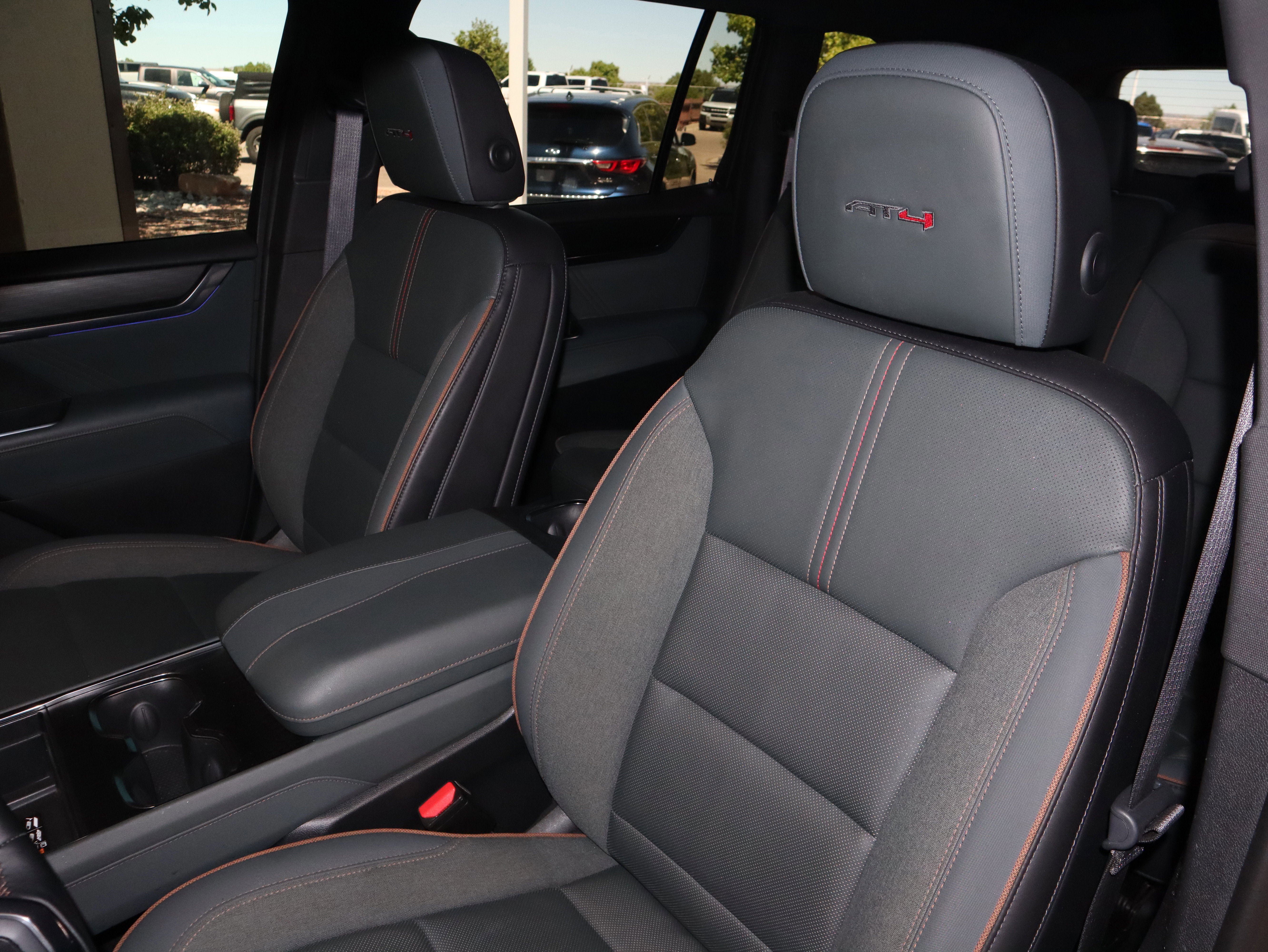Used 2024 GMC Acadia AT4 w/ Luxury Package AWD/4WD image 32