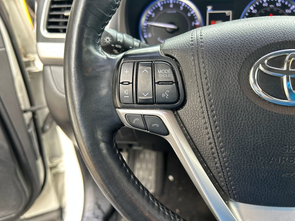 Used 2019 Toyota Highlander FWD V6 image 22