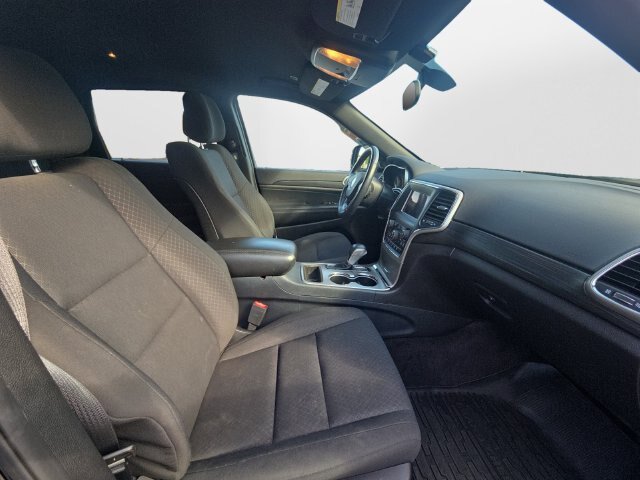 Used 2019 Jeep Grand Cherokee Laredo AWD/4WD image 15