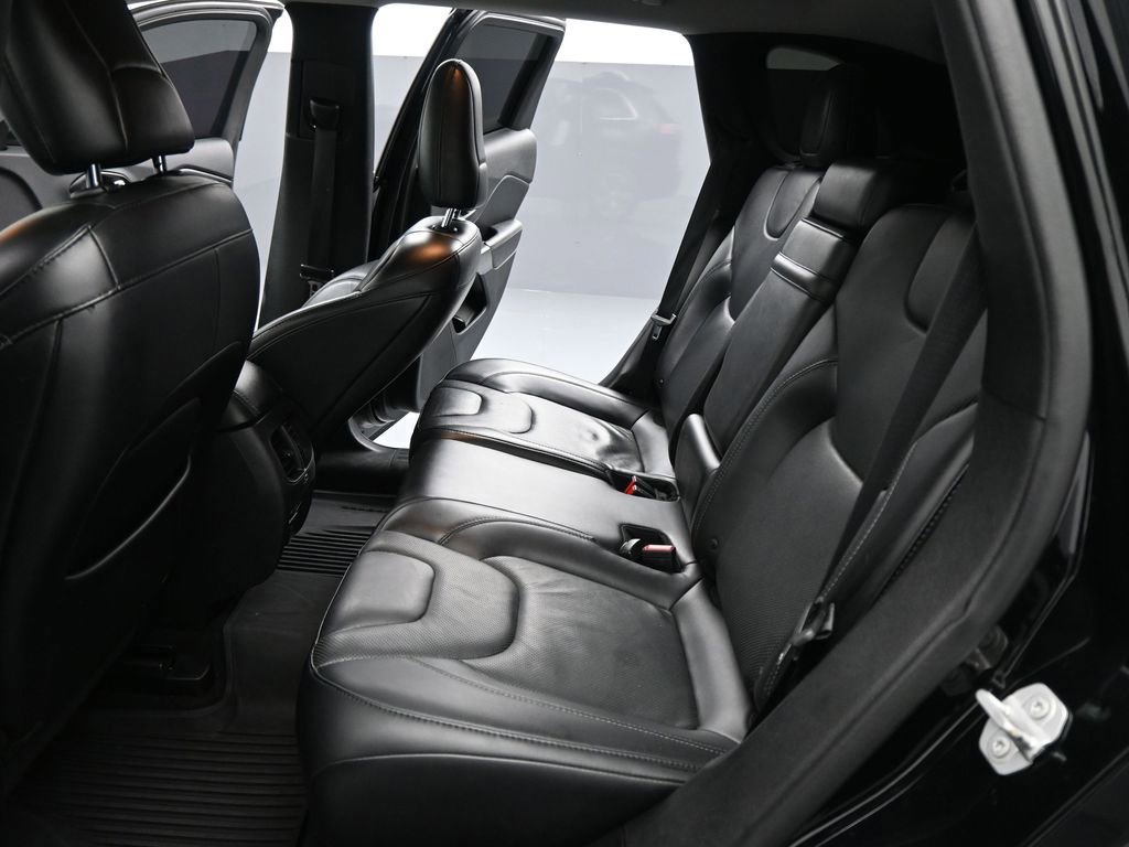 Used 2019 Jeep Cherokee Limited w/ Technology Group image 48