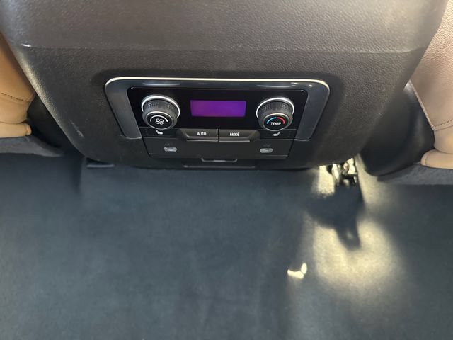 Used 2024 Chevrolet Suburban Premier AWD/4WD image 29