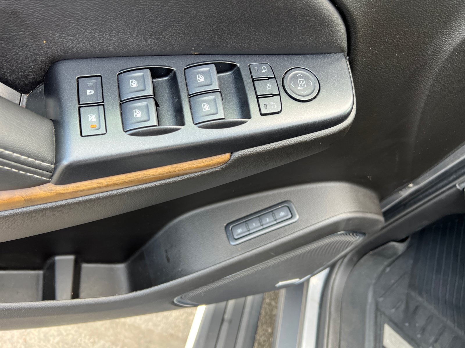Used 2020 GMC Yukon Denali AWD/4WD image 11