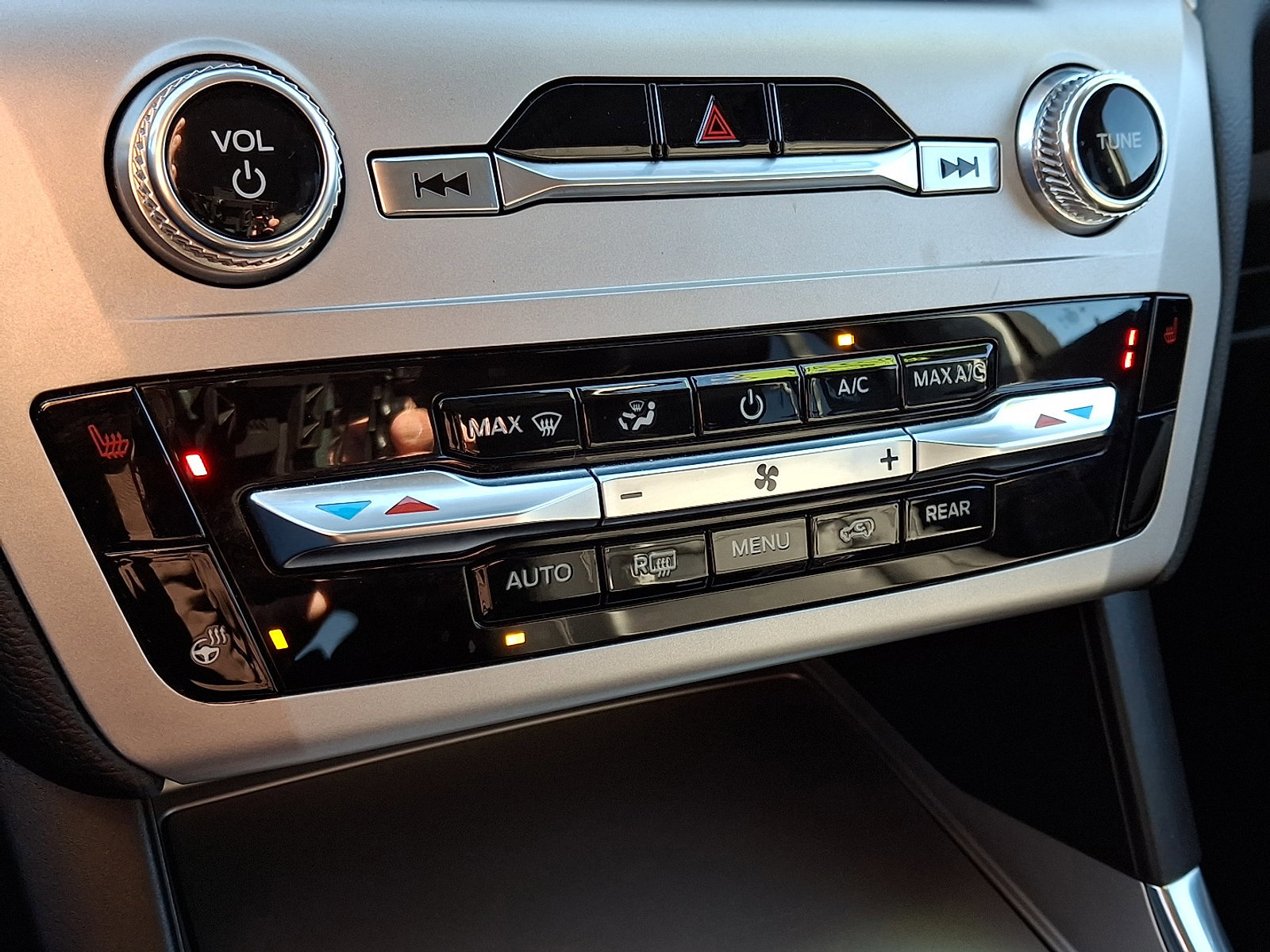 Certified 2022 Ford Explorer XLT w/ Equipment Group 202A image 16