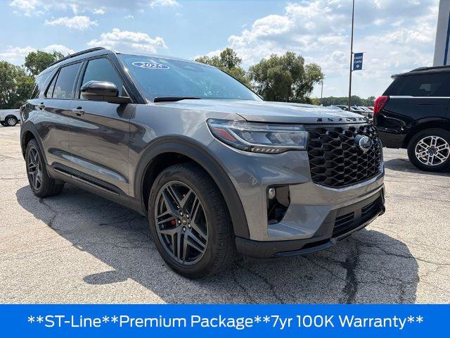Certified 2025 Ford Explorer ST-Line w/ Premium Package AWD/4WD image 3