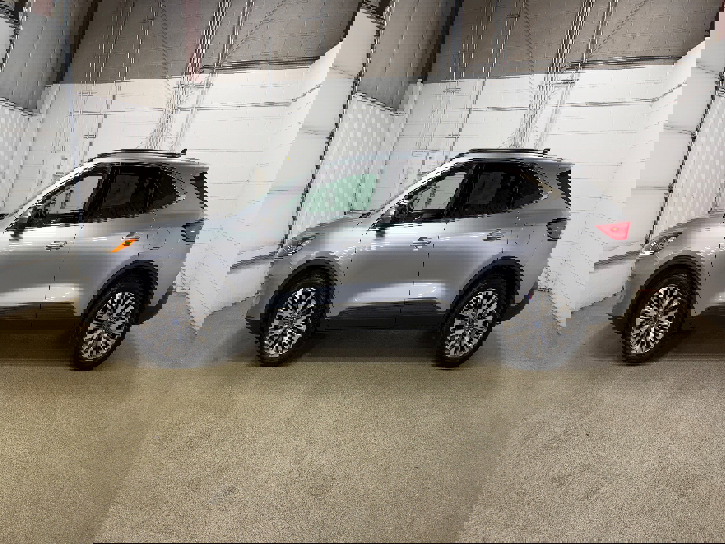 Certified 2022 Ford Escape Titanium image 5