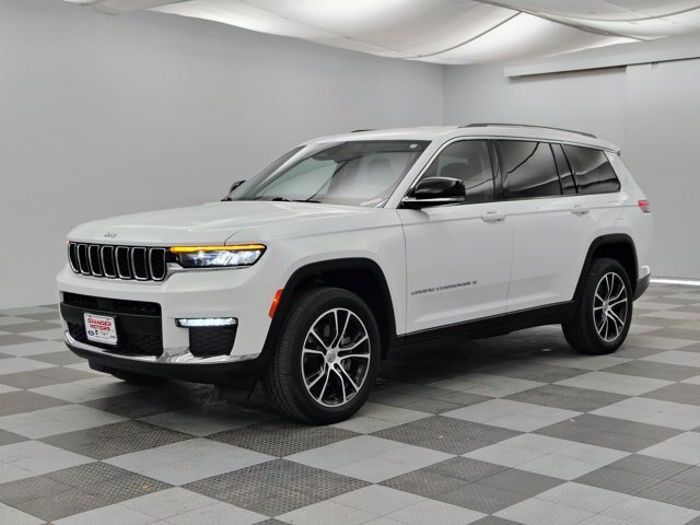 Used 2022 Jeep Grand Cherokee L Limited AWD/4WD image 6