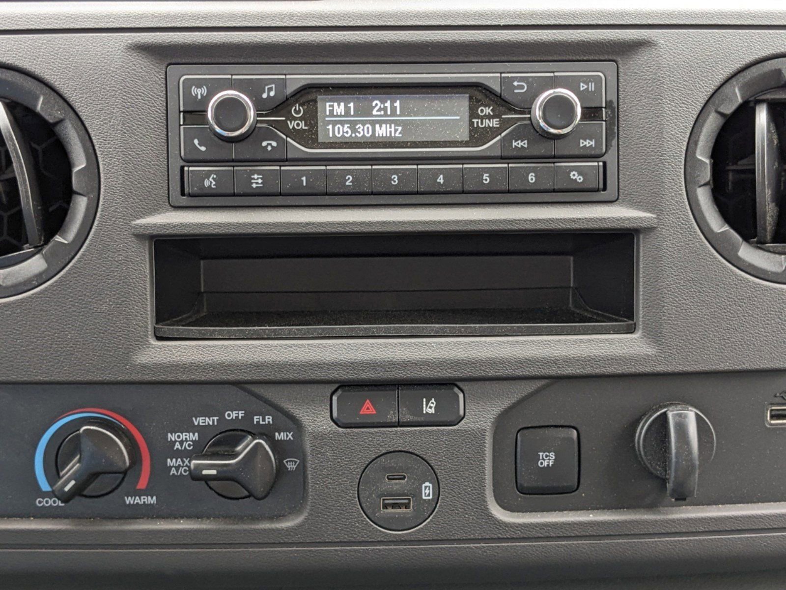 Certified 2024 Ford E-450 and Econoline 450 Super Duty w/ Driver's Safety Package image 16